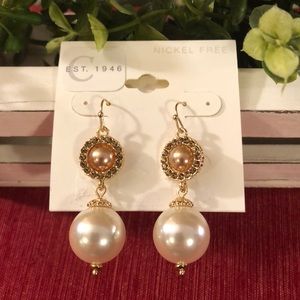 NWT Gold/ Pearl Earrings